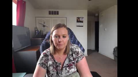 Snapshot of softerpeaches chatting on 11/20/25, 07:57 Rose online show from 11/20/25, 07:57