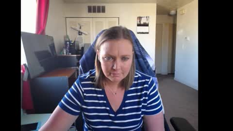 Snapshot of softerpeaches chatting on 12/01/25, 08:58 Rose online show from 12/01/25, 08:58