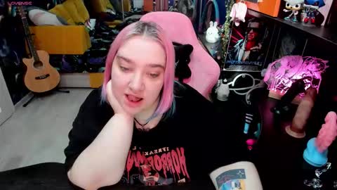 Sofie online show from 09/19/25, 03:19