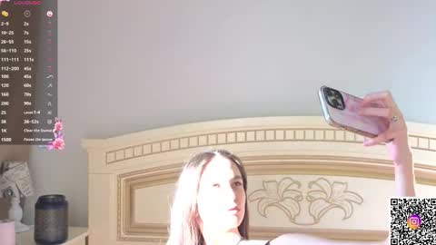 Elly online show from 11/03/25, 06:14