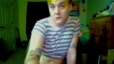 Snapshot of softtboyfriend chatting on 09/10/25, 02:44 Day online show from 09/10/25, 02:44