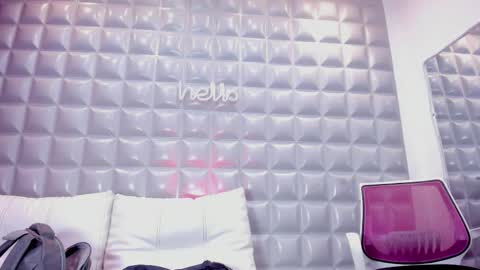 SOL  ANGEL online show from 12/20/25, 04:03