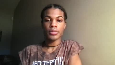 Snapshot of solaceeve chatting on 10/23/25, 07:01 SolaceEve online show from 10/23/25, 07:01