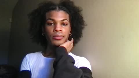 Snapshot of solaceeve chatting on 11/17/25, 06:35 SolaceEve online show from 11/17/25, 06:35