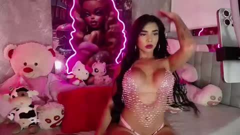 instagram    evalunavelez1. online show from 09/21/25, 07:04