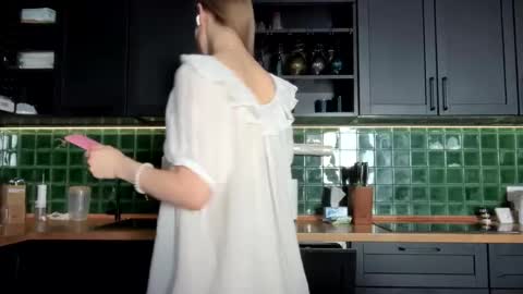 Bella online show from 03/19/26, 04:16