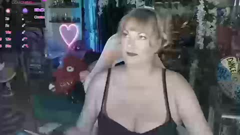 solesticia online show from 10/12/25, 01:04