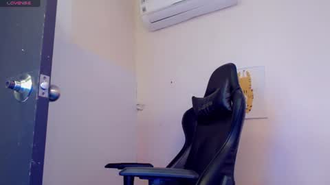 Snapshot of sombra_18 chatting on 08/02/26, 11:36 ESTEBAN online show from 08/02/26, 11:36