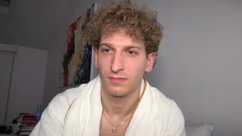 Snapshot of somechillbro chatting on 02/13/25, 04:32 Evan online show from 02/13/25, 04:32