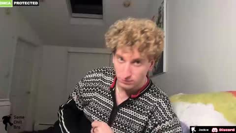 Snapshot of somechillbro chatting on 02/19/25, 03:28 Evan online show from 02/19/25, 03:28