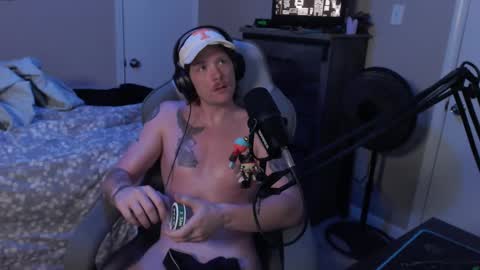 Snapshot of somethinqfunny chatting on 12/02/24, 03:47 Lover Boi online show from 12/02/24, 03:47