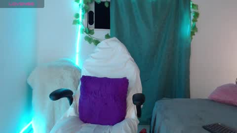 sommer Ray  online show from 12/16/24, 03:30