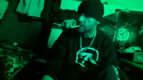 Snapshot of son_e_blacc chatting on 01/17/26, 03:33 Soni online show from 01/17/26, 03:33