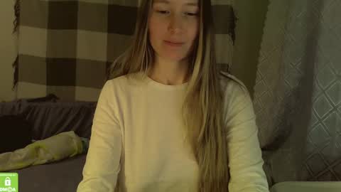 Snapshot of song_to_the_siren chatting on 12/23/24, 01:13 Mary online show from 12/23/24, 01:13