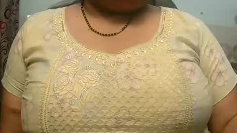 Snapshot of soni88888 chatting on 02/06/25, 02:15 soni88888 online show from 02/06/25, 02:15