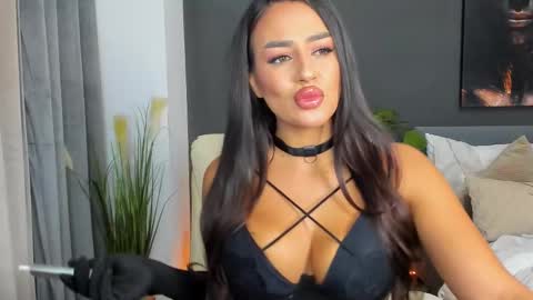 Snapshot of sonia__rey chatting on 09/12/25, 03:45 Sonia  Rey online show from 09/12/25, 03:45
