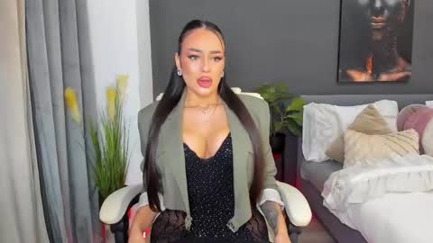 Sonia  Rey online show from 11/23/25, 07:02