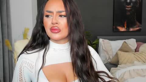 Snapshot of sonia__rey chatting on 02/19/26, 06:15 Sonia Rey online show from 02/19/26, 06:15