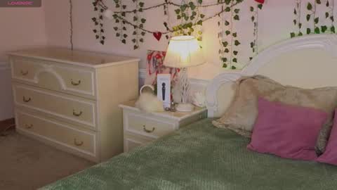 Snapshot of sonia_meow_ chatting on 09/15/25, 06:02 Sonia Meow online show from 09/15/25, 06:02