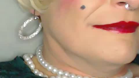 Snapshot of sonjairene chatting on 01/02/25, 02:11 sonjairene online show from 01/02/25, 02:11