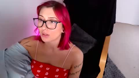 Snapshot of sonjaprivat69 chatting on 02/12/25, 02:43 Sonja online show from 02/12/25, 02:43