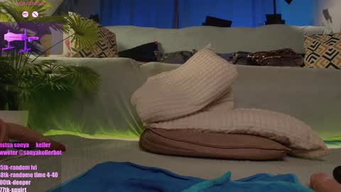 Snapshot of sonya_keller chatting on 10/18/25, 08:20 Sonya online show from 10/18/25, 08:20