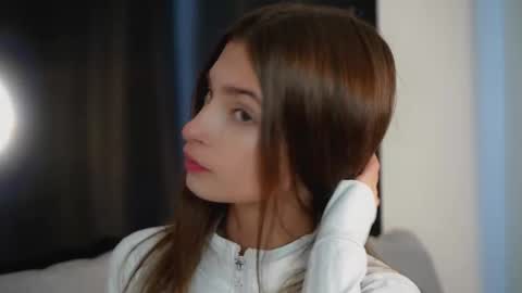 Snapshot of sonyaericsson chatting on 10/15/25, 08:14 Eva 3 online show from 10/15/25, 08:14