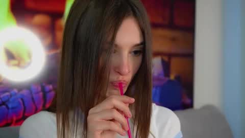 Eva 3 online show from 10/24/25, 10:00