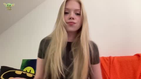 Snapshot of sonyaplush chatting on 12/11/24, 08:50 Sonya  Instagram   Twitter sonyaplushgirl  OnlyFans sonyaplush online show from 12/11/24, 08:50