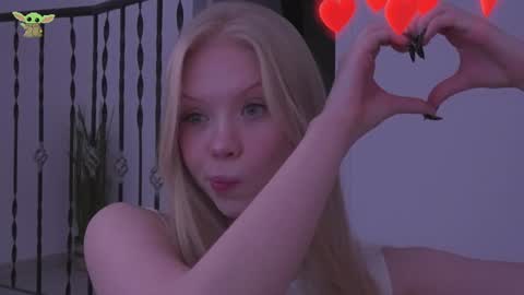 Snapshot of sonyaplush chatting on 12/21/24, 08:00 Sonya  Instagram   Twitter sonyaplushgirl  OnlyFans sonyaplush online show from 12/21/24, 08:00