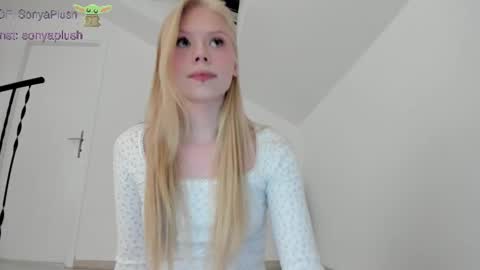 Snapshot of sonyaplush chatting on 02/20/25, 06:46 Sonya  Instagram   Twitter sonyaplushgirl  OnlyFans sonyaplush online show from 02/20/25, 06:46