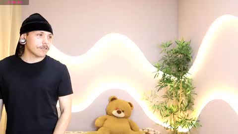 Snapshot of sophi_and_dereck chatting on 06/22/26, 12:24 sophi_and_dereck online show from 06/22/26, 12:24