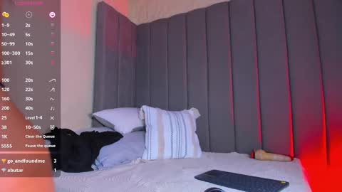 Snapshot of sophi_cooper29 chatting on 11/20/25, 11:37 sophi_cooper29 online show from 11/20/25, 11:37