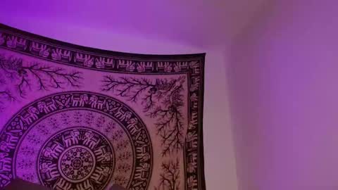 Snapshot of sophi_miler chatting on 09/27/25, 01:43 sophia online show from 09/27/25, 01:43