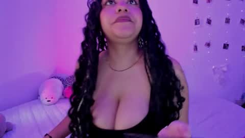 Sofia online show from 12/17/25, 12:22