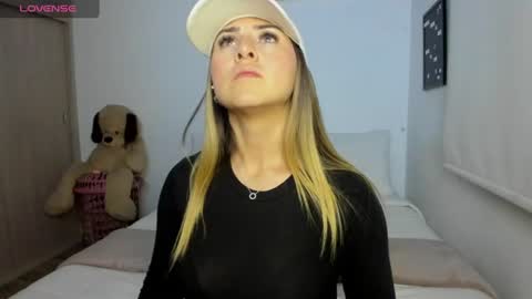 Snapshot of sophi_moreno chatting on 07/28/26, 02:07 Sofi online show from 07/28/26, 02:07