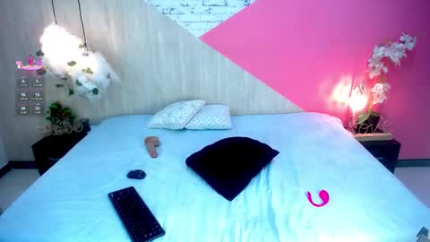 sophia_brunette21 online show from 01/14/26, 12:00