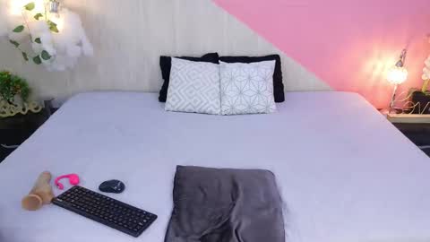 sophia_brunette21 online show from 02/11/26, 11:37