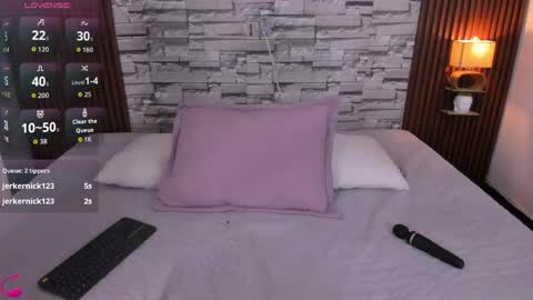 Snapshot of sophia_deluxe18 chatting on 05/19/26, 04:19 SOFI online show from 05/19/26, 04:19