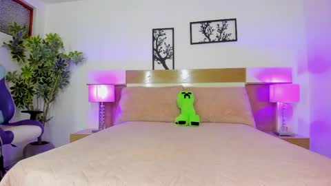 sophia_duarte_ online show from 04/21/26, 11:27