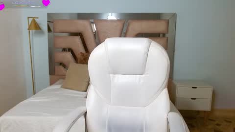 Snapshot of sophia_hadid chatting on 12/06/24, 08:07 Sophia online show from 12/06/24, 08:07