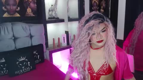 Snapshot of sophia_hott01 chatting on 09/26/25, 12:09 sophia_hott01 online show from 09/26/25, 12:09