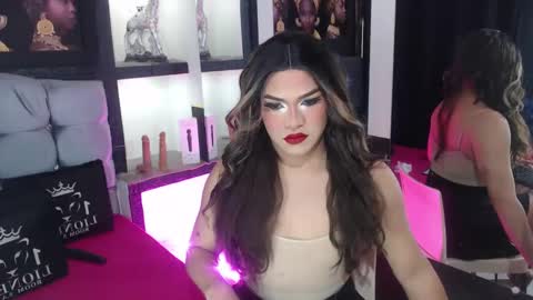 Snapshot of sophia_hott01 chatting on 10/06/25, 12:35 sophia_hott01 online show from 10/06/25, 12:35