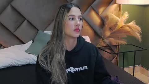 Sofia online show from 10/12/25, 01:54