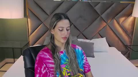 Sofia online show from 10/18/25, 02:07