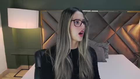 Sofia online show from 10/25/25, 02:46