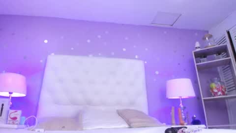 Snapshot of sophia_models chatting on 02/13/25, 07:42 Sophia online show from 02/13/25, 07:42