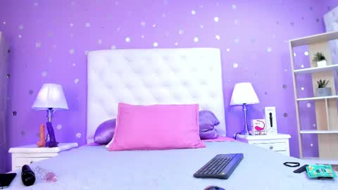 Snapshot of sophia_models chatting on 10/08/25, 06:27 Sophia online show from 10/08/25, 06:27