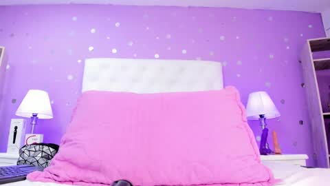 Snapshot of sophia_models chatting on 10/31/25, 08:10 Sophia online show from 10/31/25, 08:10