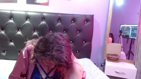     SOPHIA      online show from 12/22/24, 03:44